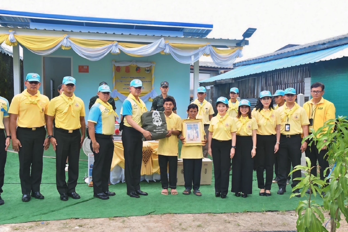 ธอส. ร่วมกับ กองทัพภาคที่ 1 ส่งมอบบ้านให้ผู้ยากไร้ 15 หลัง