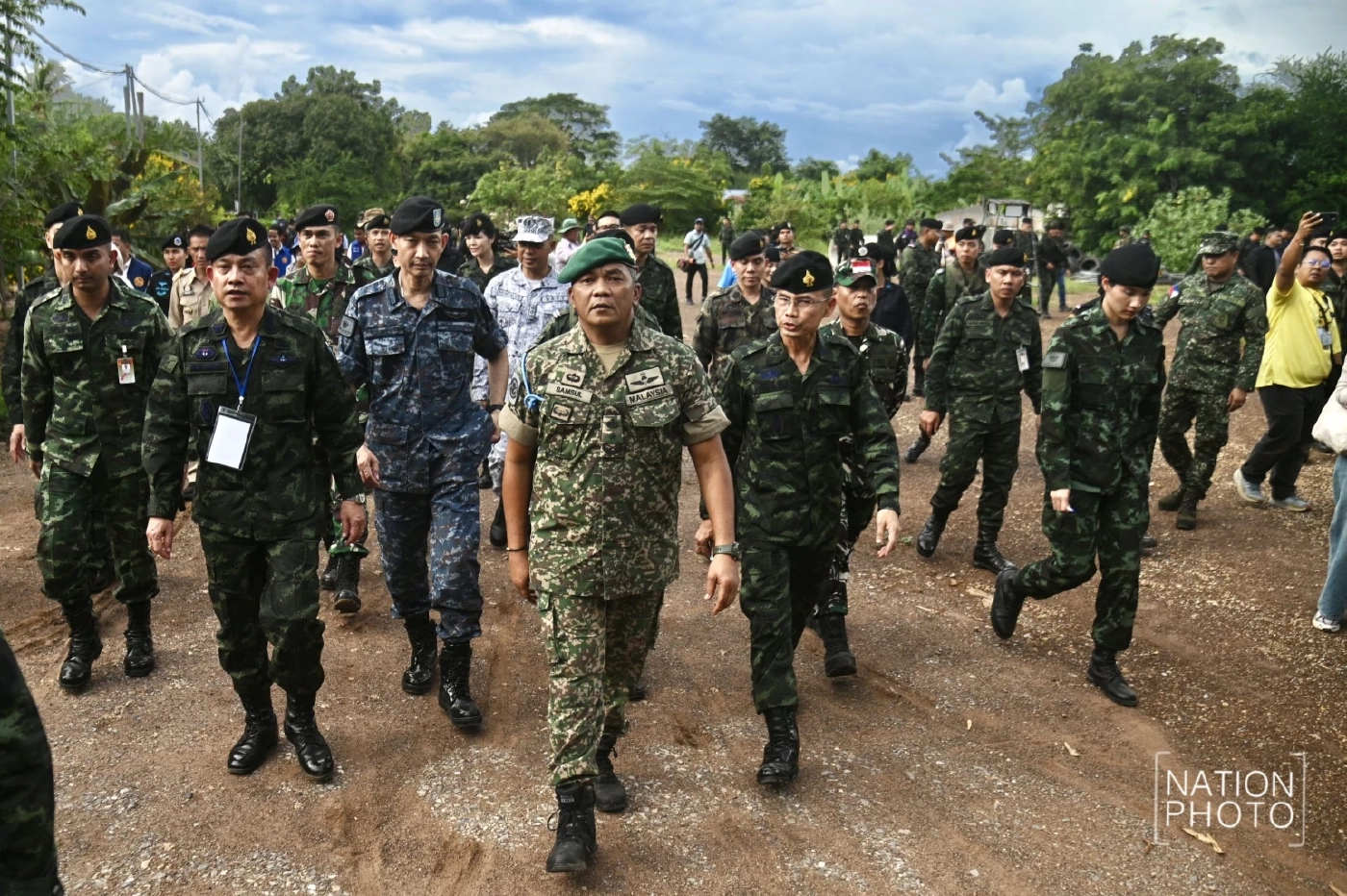 คณะทูตฯ ดูพื้นที่ "บ้านหนองจาน" ถูก "กัมพูชา" ยึดสร้างบ้าน 200 หลัง
