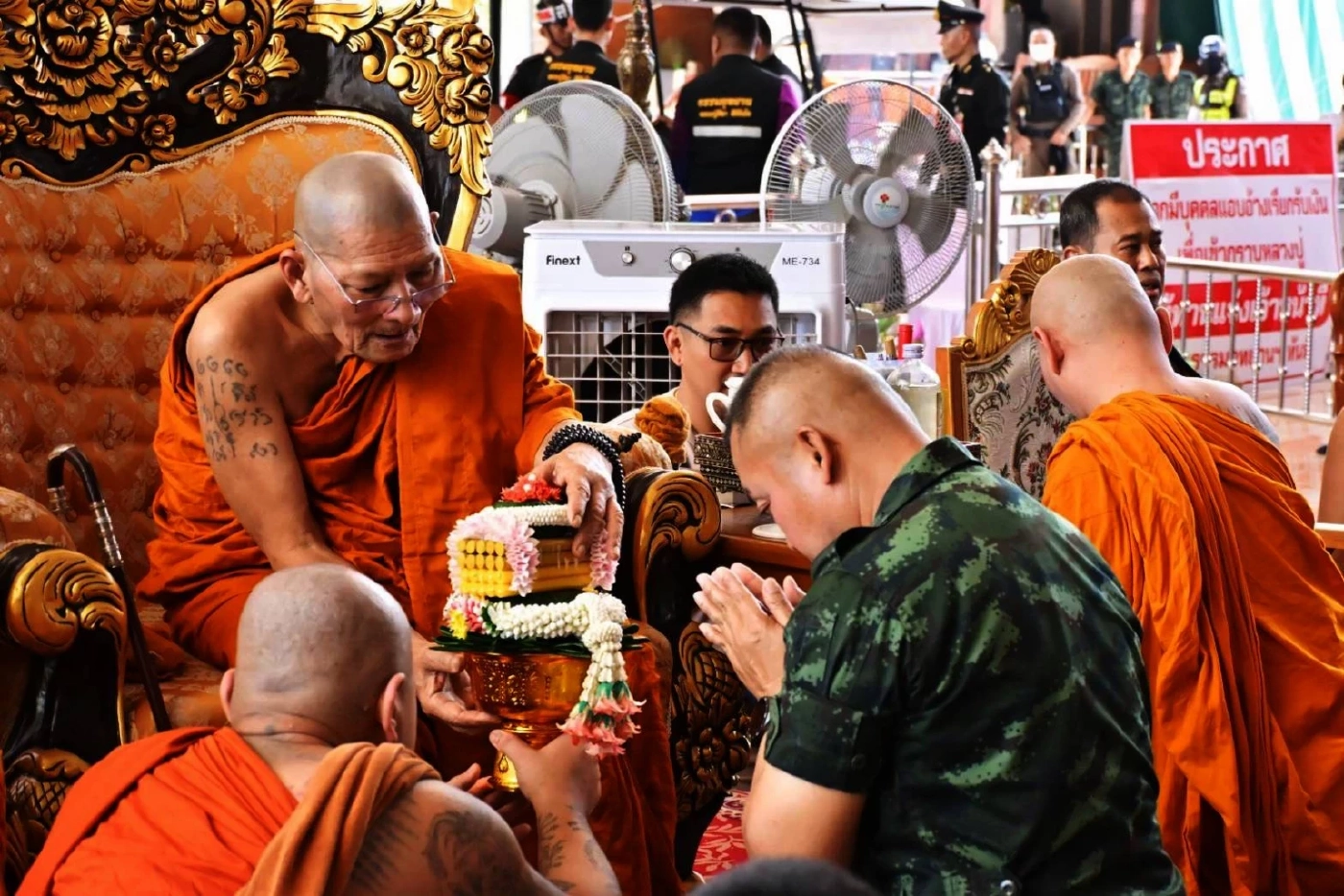 "หลวงปู่ศิลา" ให้พรและกำลังใจ แม่ทัพภาค 2-กำลังพล ปกป้องอธิปไตย