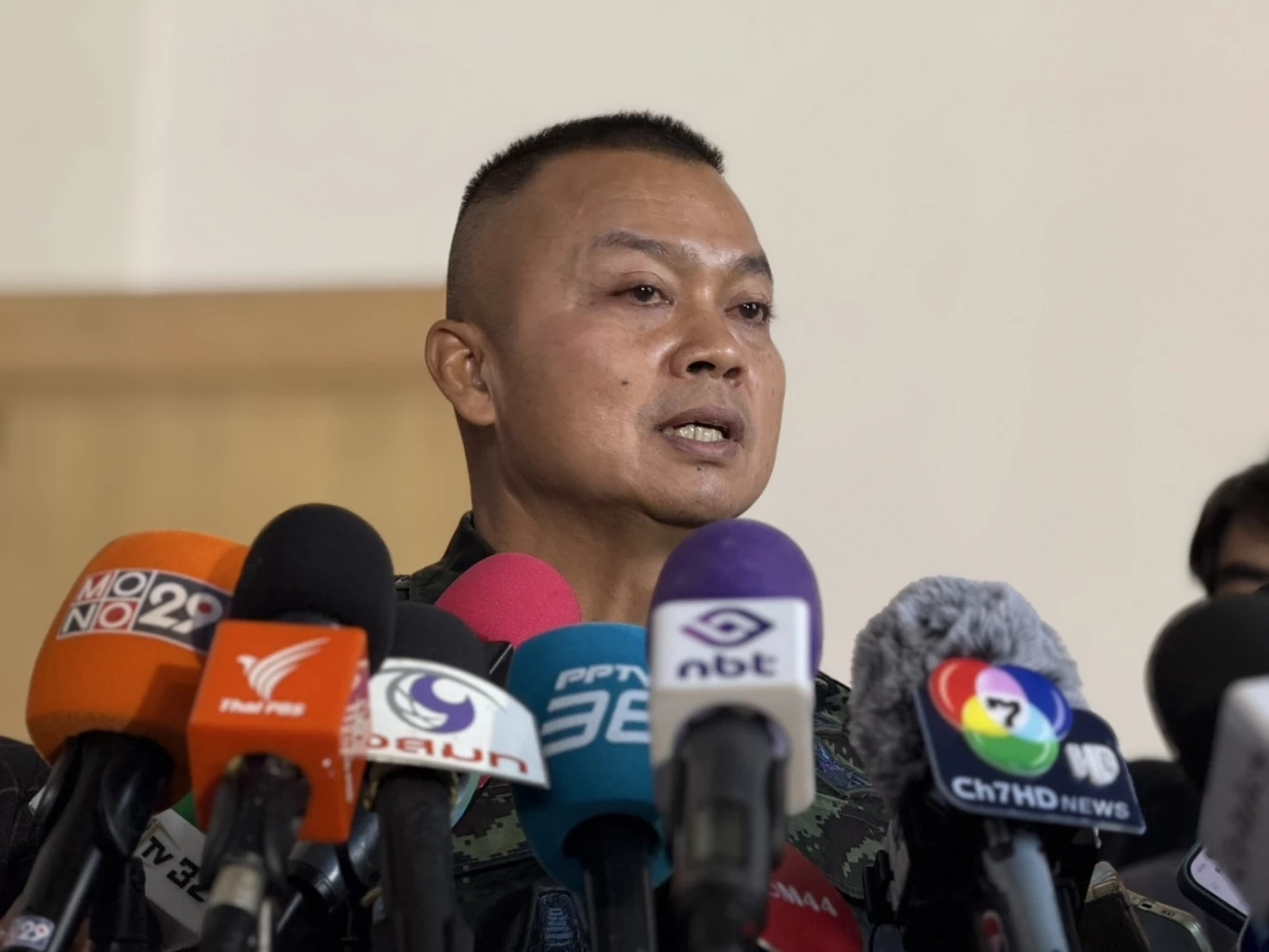 มทภ.2 ไม่พร้อมเปิดด่านชายแดน กล่าวติดตลกปิดยันเกษียณฯ