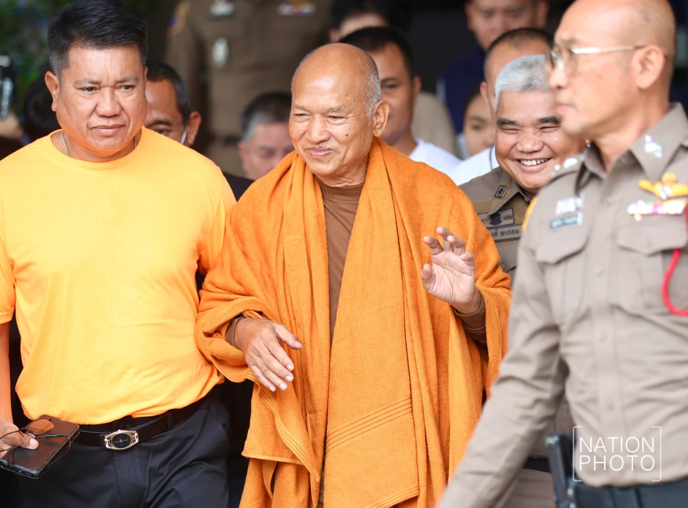 คุมตัว "ทิดจอร์จ-หมอบี" ฝากขังศาลฯ พร้อมค้านประกันตัว หวั่นหลบหนี-ยุ่งพยาน