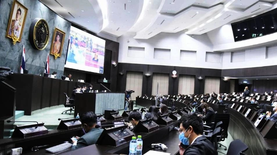 ส.ก. ปชน.  เขย่า "งบประมาณปี 69" จ่อแปรญัตติ ตัดงบหน่วยงานต่างๆ กทม.