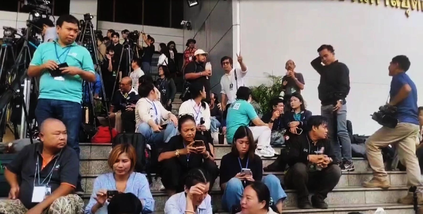 "ทักษิณ" เดินทางถึงศาลอาญา ฟังคำพิพากษา "คดี ม.112 - พ.ร.บ.คอมฯ"