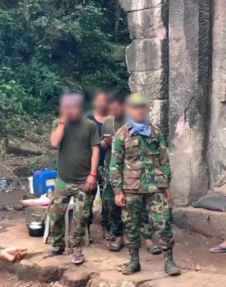 ทหารกัมพูชาในปราสาทตาควาย