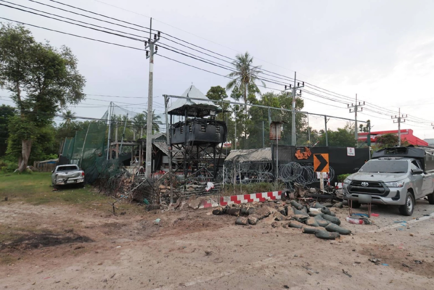 "มทภ.4" ลุยตรวจคาร์บอม สั่งปิดช่องทางหนี คุมเข้มแนวชายแดน (มีคลิป)