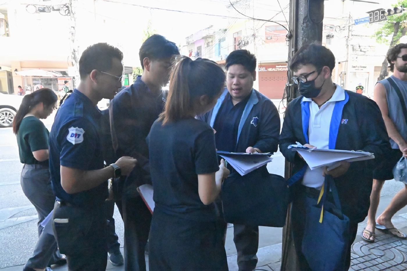 พาณิชย์ลงพื้นที่ร้าน “เจ๊ไฝ” ผิดฐานไม่ปิดป้ายราคาปรับ 2,000 บาท