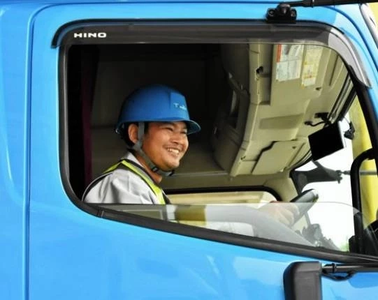 สื่อญี่ปุ่น ชูข่าว 2 หนุ่มไทย สร้างชื่อ บินลัดฟ้ามา "ขับรถบรรทุก" ในภาคอุตสาหกรรมโลจิสติกส์