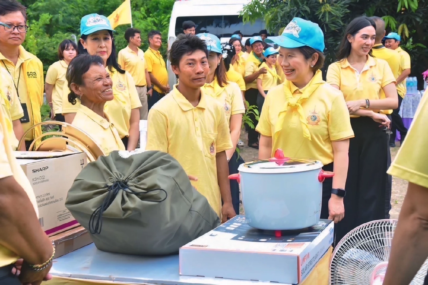 ธอส. ร่วมกับ กองทัพภาคที่ 1 ส่งมอบบ้านให้ผู้ยากไร้ 15 หลัง