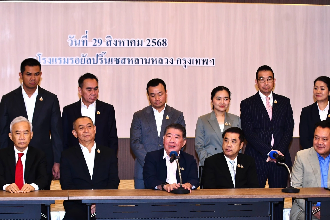 "ปชป." กอดคอ "เพื่อไทย" - "ชาติไทยฯ" คิดหนัก?