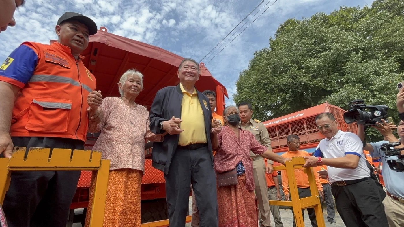 ภูมิธรรม-มาริษ-จิราพร ส่งชาวสุรินทร์กลับบ้าน ชงงดเก็บค่าไฟ-น้ำ