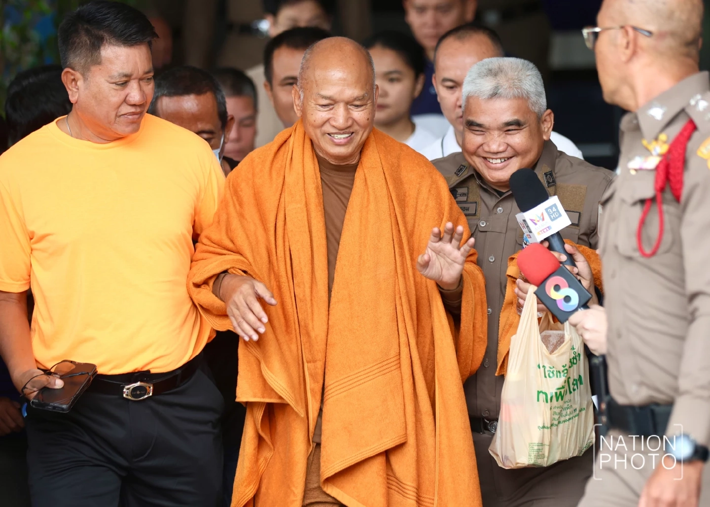 คุมตัว "ทิดจอร์จ-หมอบี" ฝากขังศาลฯ พร้อมค้านประกันตัว หวั่นหลบหนี-ยุ่งพยาน