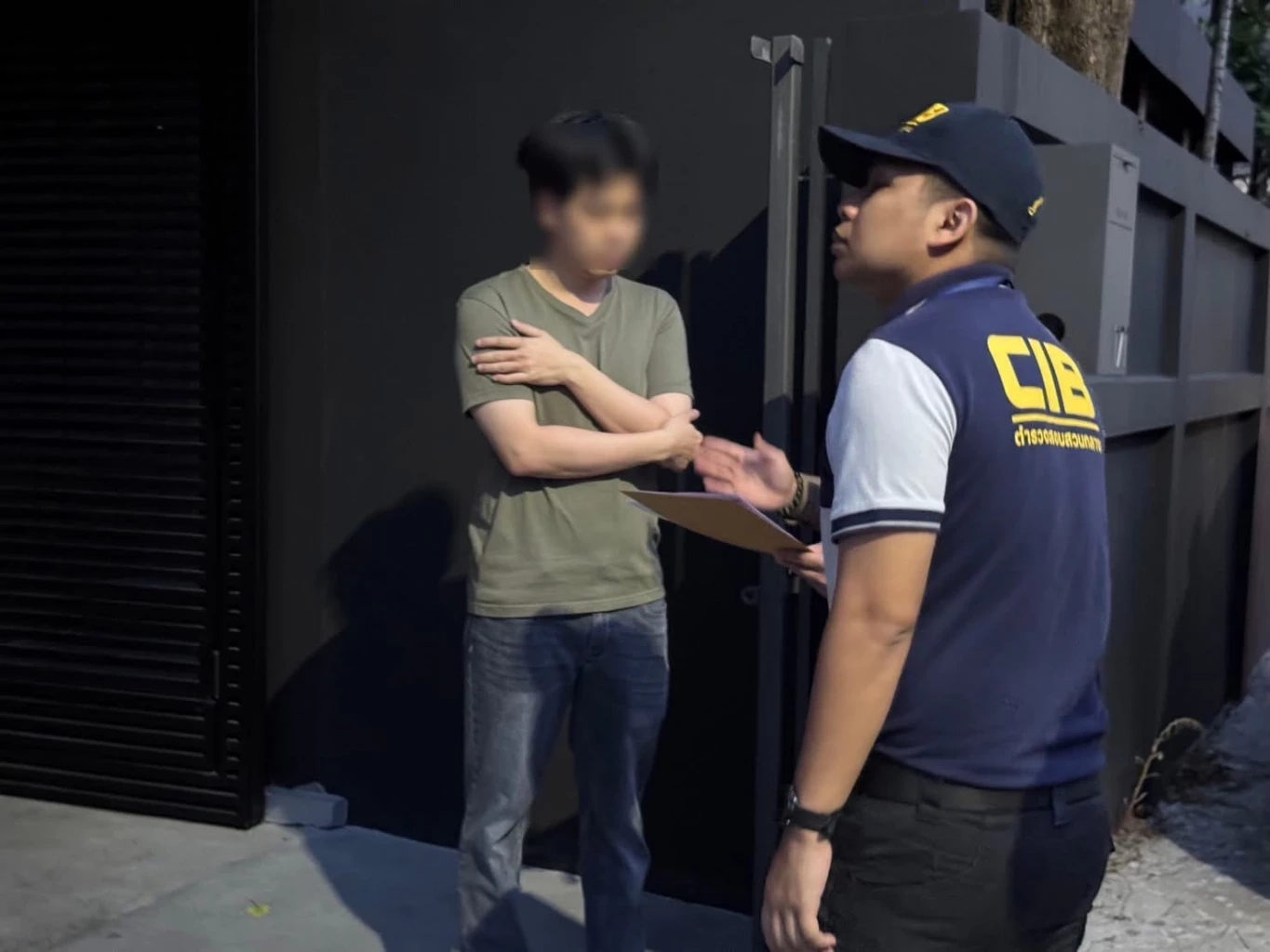 ตำรวจบุกรวบ "หลวงพ่ออลงกต" - หมอบี คุมตัวสอบปากคำที่กองปราบ