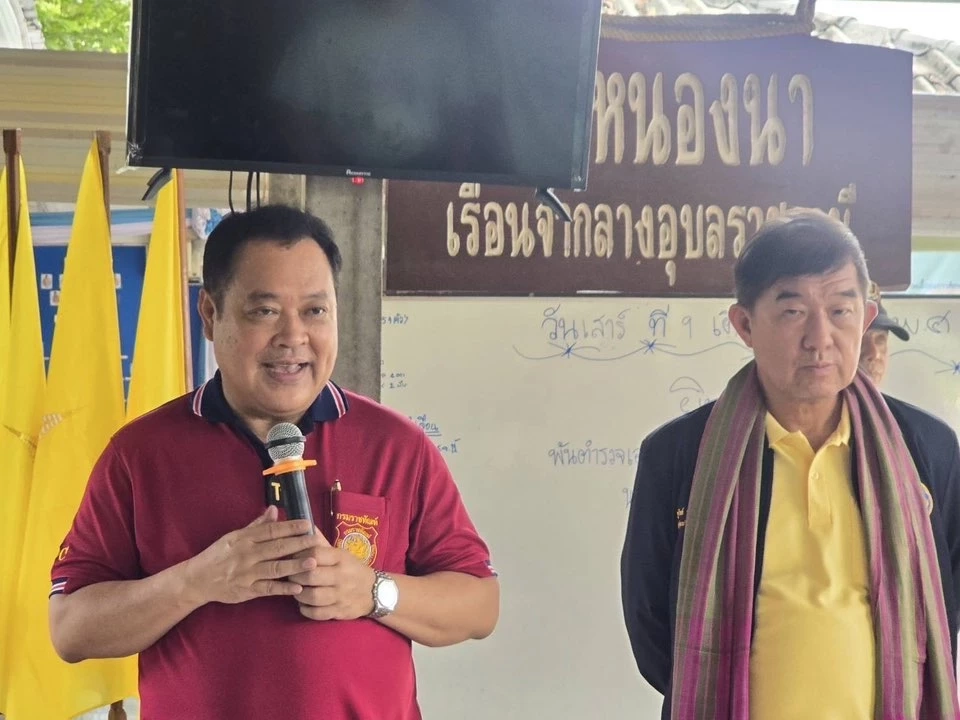 “ทวี สอดส่อง” เยี่ยมนักโทษชายแดน ส่ง เสก โลโซ ร้องเพลงให้กำลังใจ