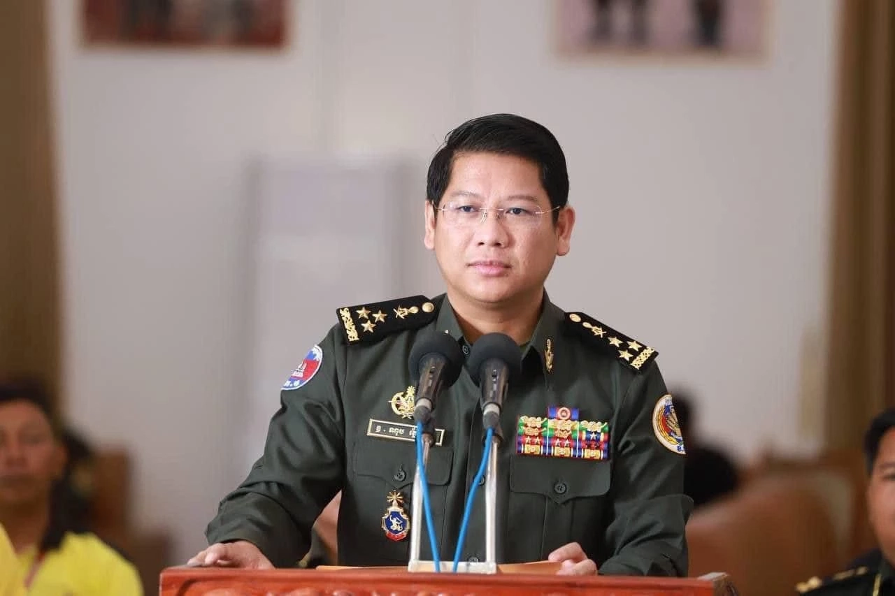 พล.อ.นพ รอง ผบ.BHQ และ ผบ.กองกำลังเคลื่อนที่เร็ว 999