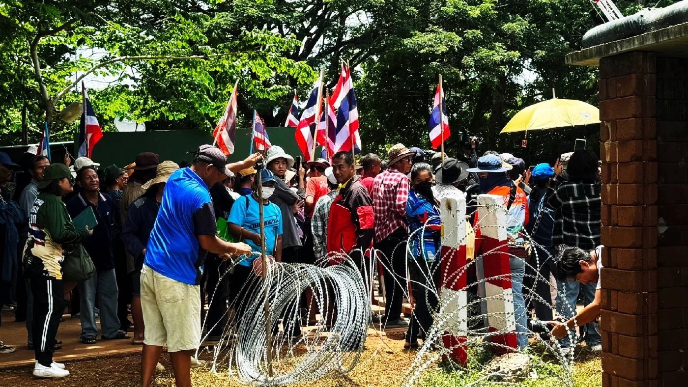 "ชาวไทย" ทวงคืน "บ้านหนองจาน" ตะโกนลั่น "ที่นี่เเผ่นดินไทย"