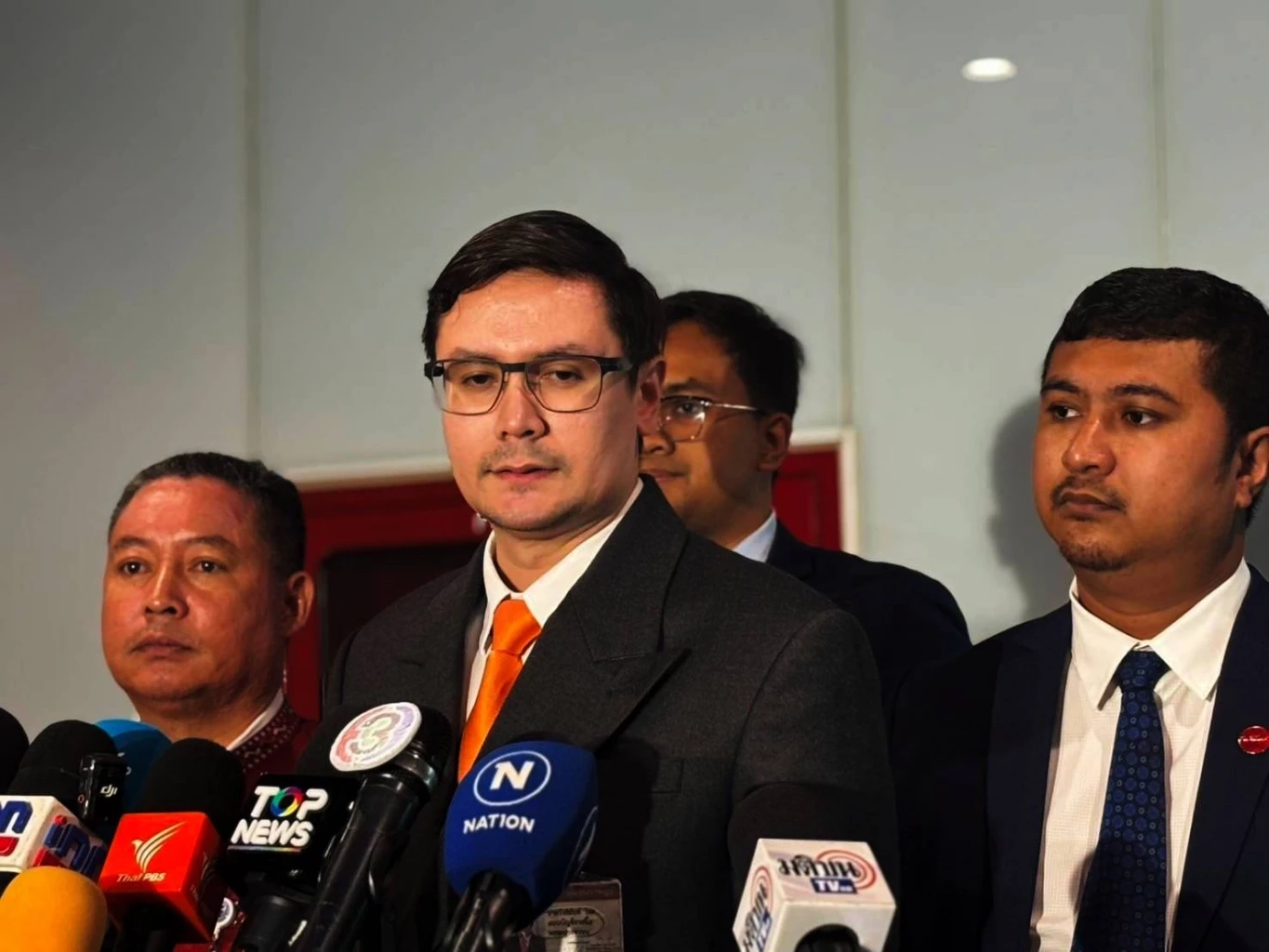 "โรม" ชี้ สร้าง "รั้วชายแดน" ไทย-กัมพูชา ต้องตอบโจทย์จัดการ "สิ่งผิดกฎหมาย" ได้ ไม่ใช่แค่ "กันคนข้าม"