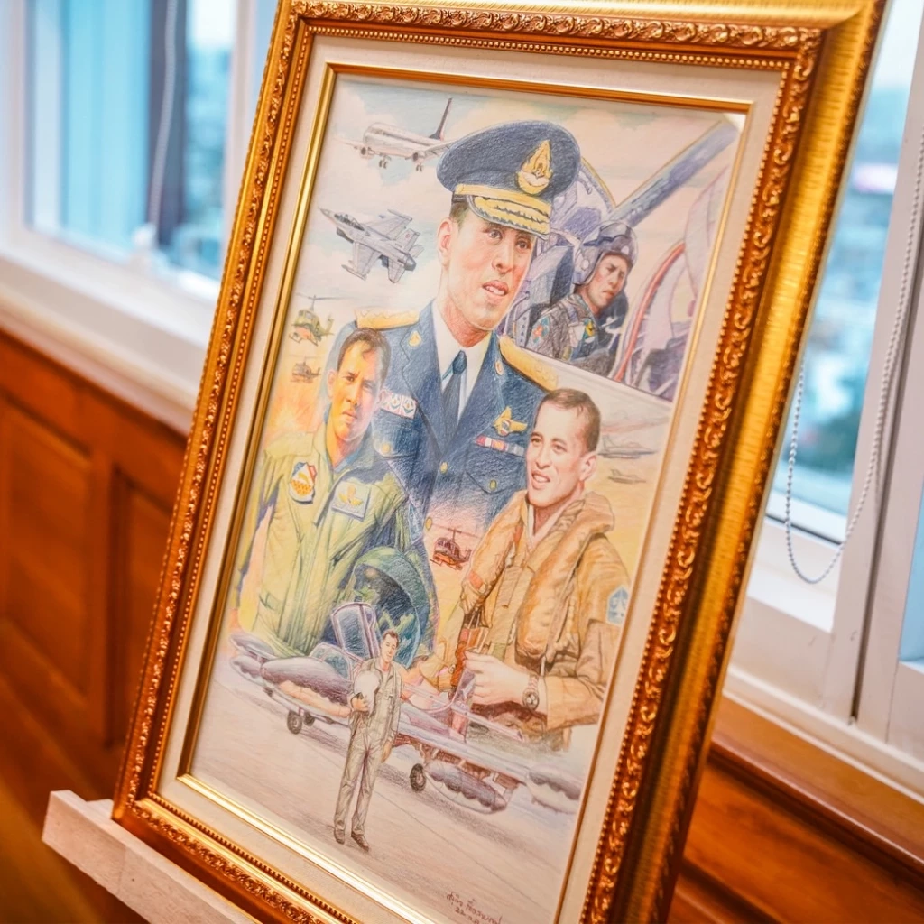 "ผบช.ก.ก้อง" มอบรางวัลวาดภาพ “ราชานักบิน ปกครองเเผ่นดินด้วยหัวใจ”