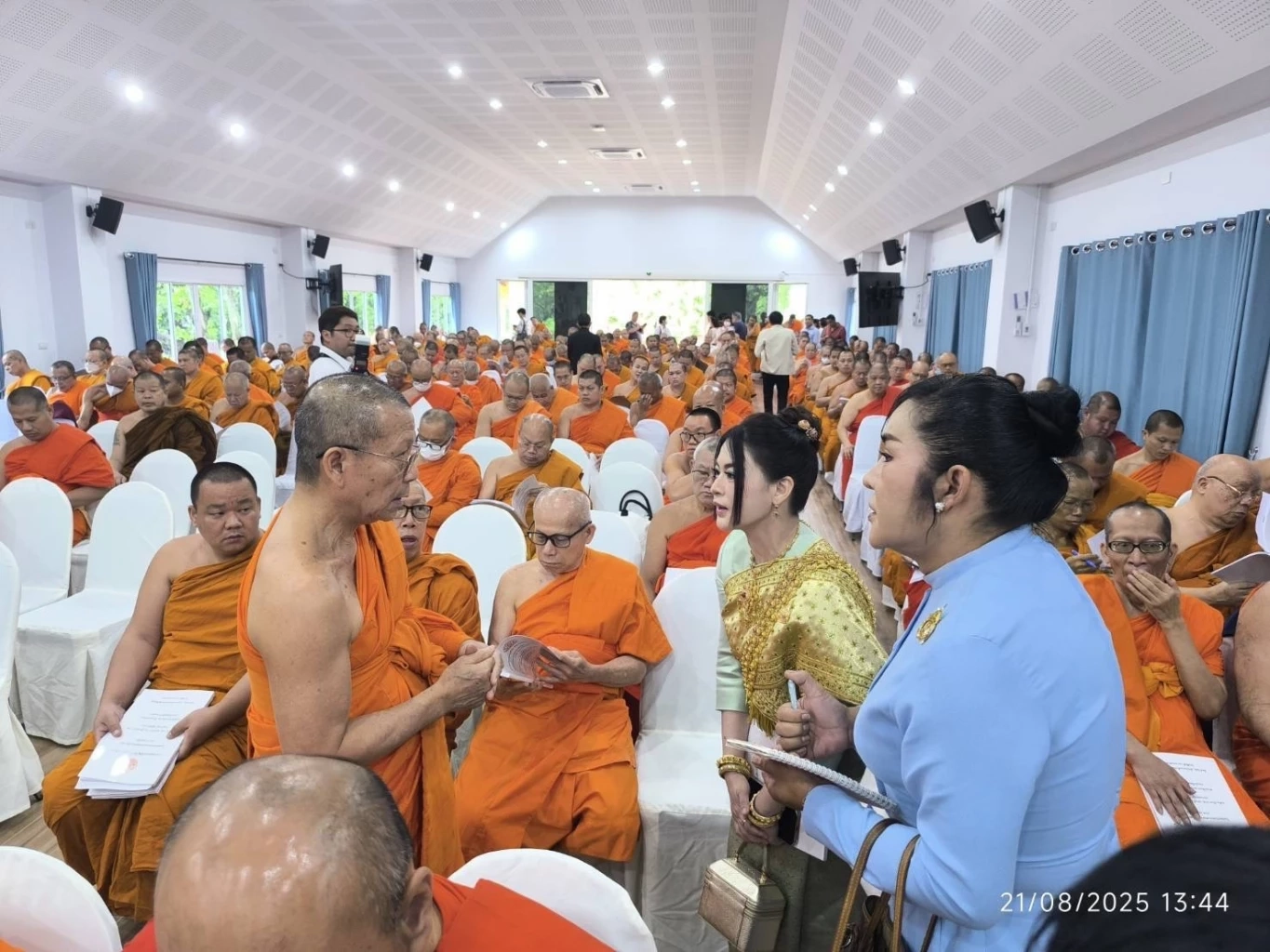 หัวหน้าพรรคก้าวอิสระ ให้กำลังใจคณะสงฆ์จังหวัดเชียงใหม่