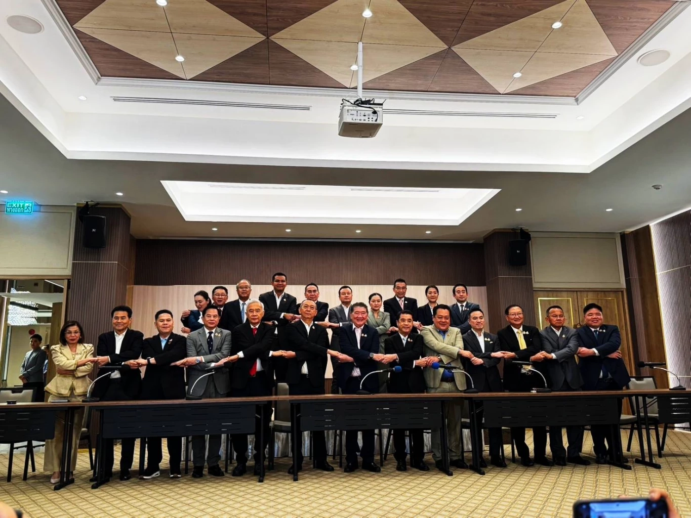 "ภูมิธรรม" แถลงยืนยัน "เพื่อไทย" ยังเป็นแกนนำตั้ง "รัฐบาล" เปิดสภาเลือก "นายกฯคนใหม่" ทันที