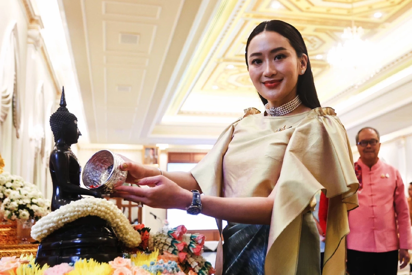 คำแถลงรัฐบาล "ก้าวผ่านสองวิกฤต เดินหน้าไปด้วยกัน"