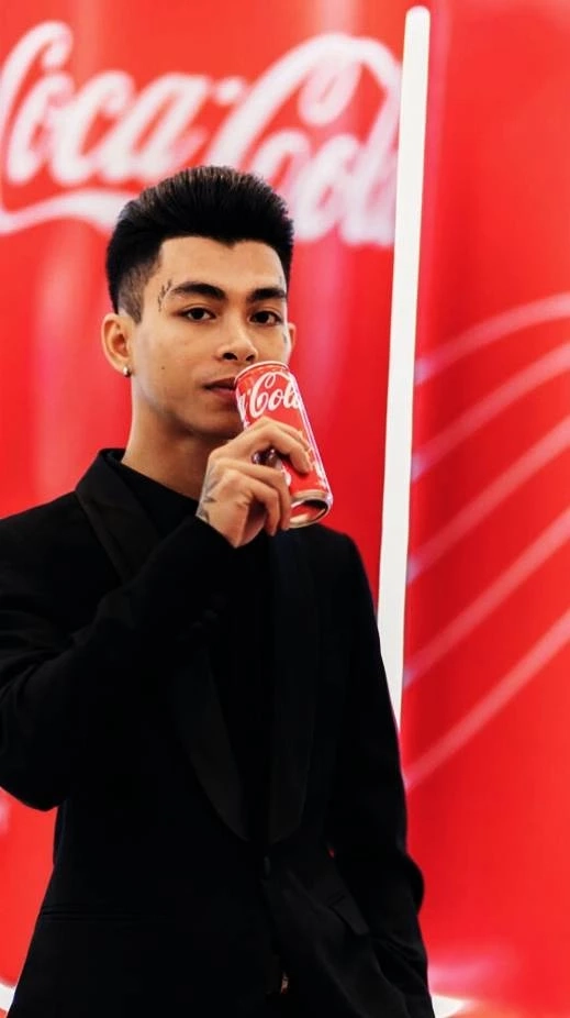 "ฮุนเซน" เท "วานดา" ป้องโคคา-โคลา อ้างว่า "เป็นการเสียสละเพื่อส่วนรวม"