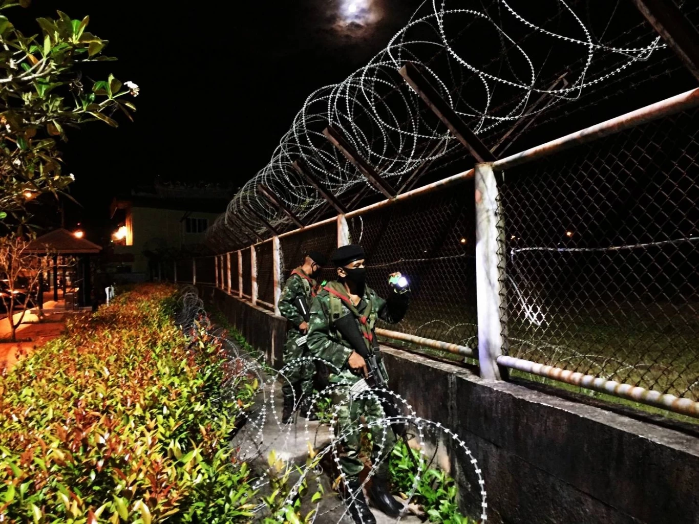 "โรม" ชี้ สร้าง "รั้วชายแดน" ไทย-กัมพูชา ต้องตอบโจทย์จัดการ "สิ่งผิดกฎหมาย" ได้ ไม่ใช่แค่ "กันคนข้าม"