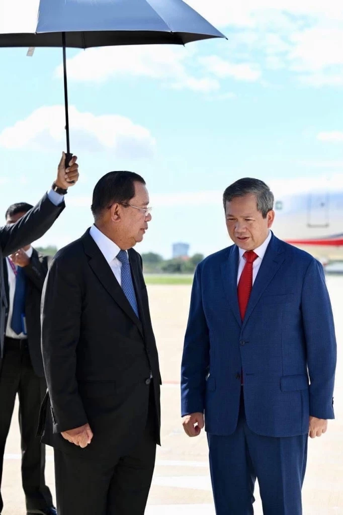 พ่อลูกในวันที่กระแสตก ฮุนเซนจะอุ้มลูกไปได้นานแค่ไหน 