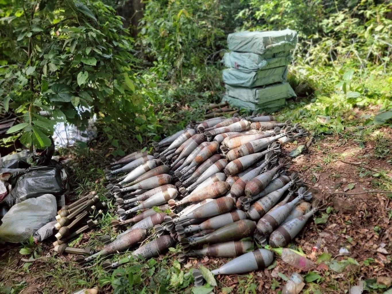 ด่วน! ทหาร 3 นาย เหยียบกับระเบิดได้รับบาดเจ็บ 1 ในนั้นอาการสาหัส