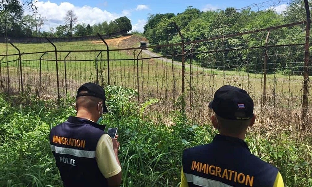 "โรม" ชี้ สร้าง "รั้วชายแดน" ไทย-กัมพูชา ต้องตอบโจทย์จัดการ "สิ่งผิดกฎหมาย" ได้ ไม่ใช่แค่ "กันคนข้าม"