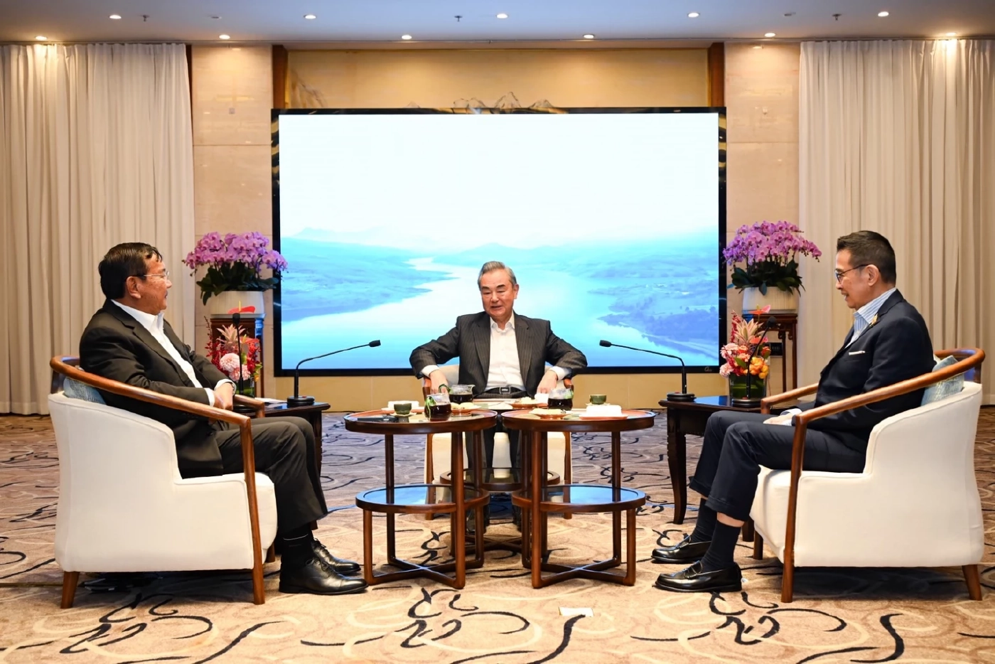 “มาริษ”ขอบคุณจีนเห็นความจำเป็นกู้ทุ่นระเบิดชายแดนไทย-กัมพูชา