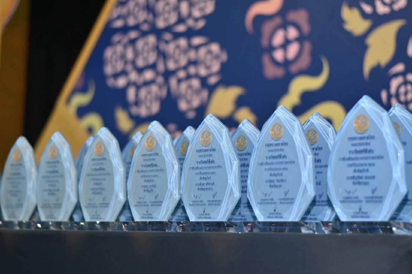 “ธีรรัตน์” มอบรางวัลสตรีดีเด่น หนุนพลังสตรีขับเคลื่อนประเทศอย่างยั่งยืน