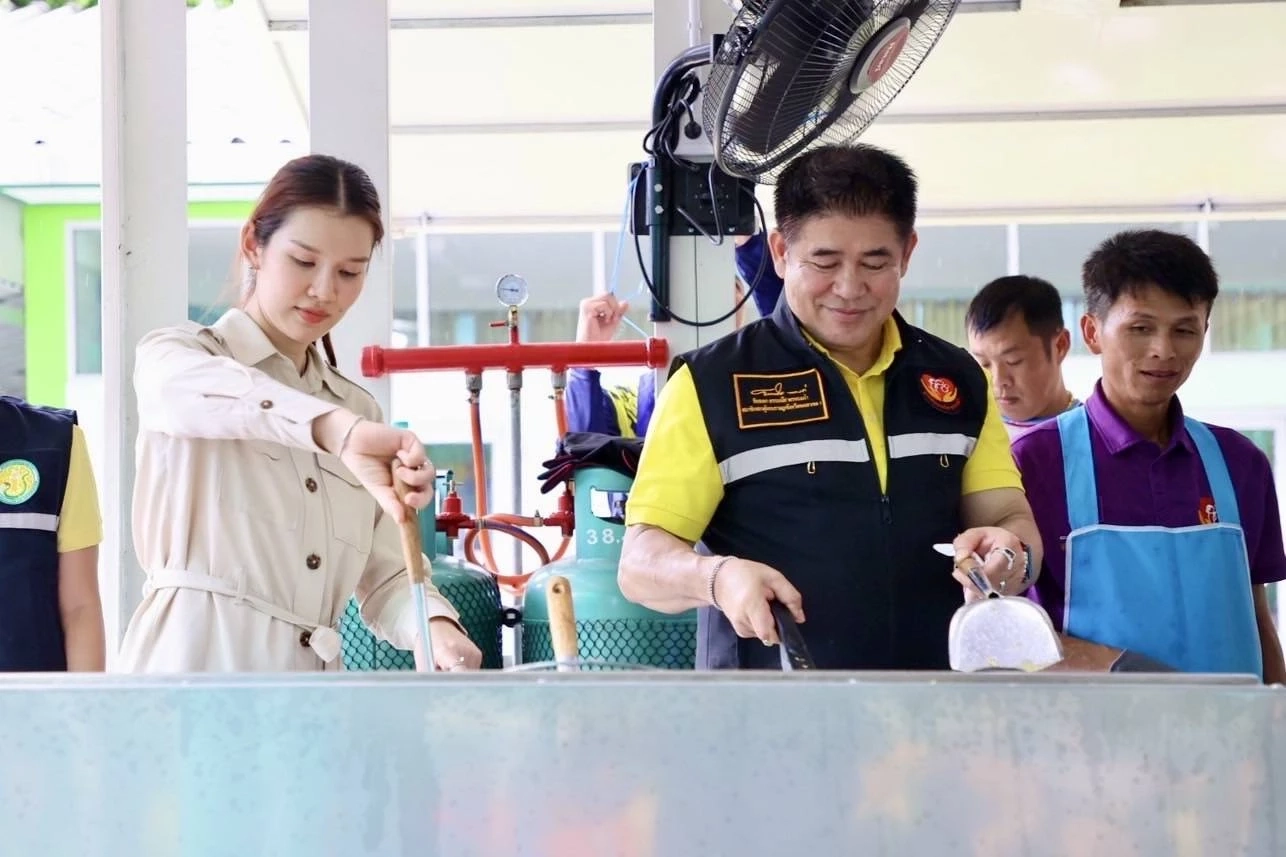 ผู้กอง ธรรมนัส นำทีมลงพื้นที่ช่วยเหลือผู้ประสบภัยน้ำท่วม จ.น่าน