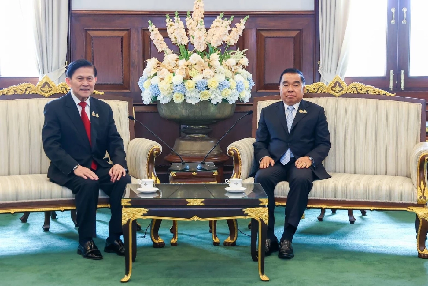 “ทักษิณ” ห่วงทหาร และหน่วย EOD มอบ “รองเท้าป้องกันสะเก็ดระเบิด”