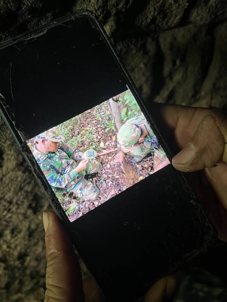 จุดเจอโทรศัพท์มือถือ ทหารเขมร ตกอยู่บริเวณซอกหิน