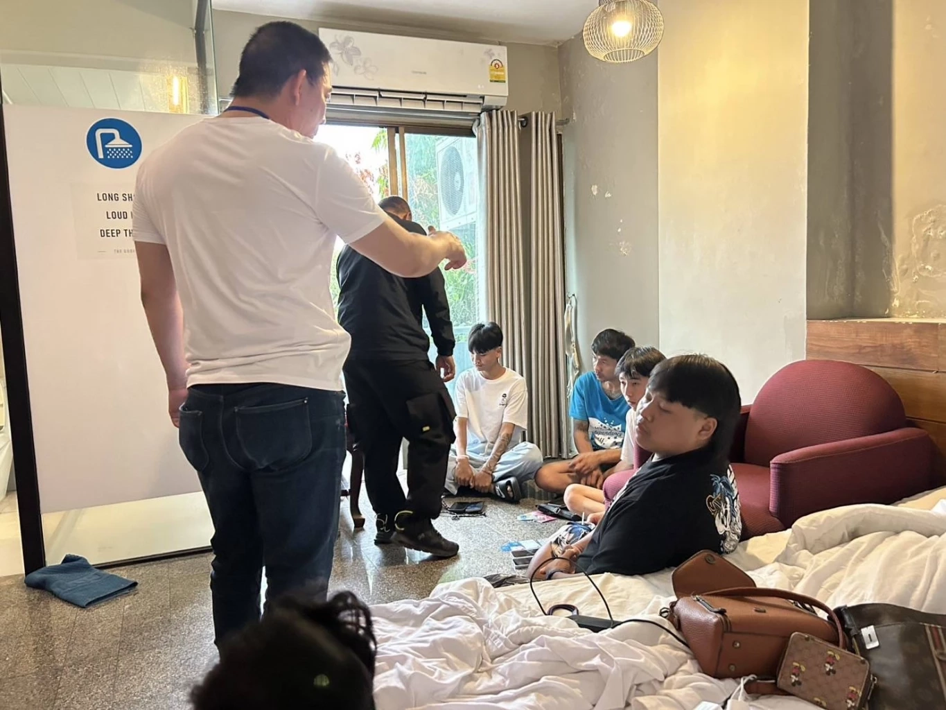 ตำรวจไซเบอร์บุกจับเครือข่ายซื้อ–ขาย บัญชีม้า กลางรัชดา