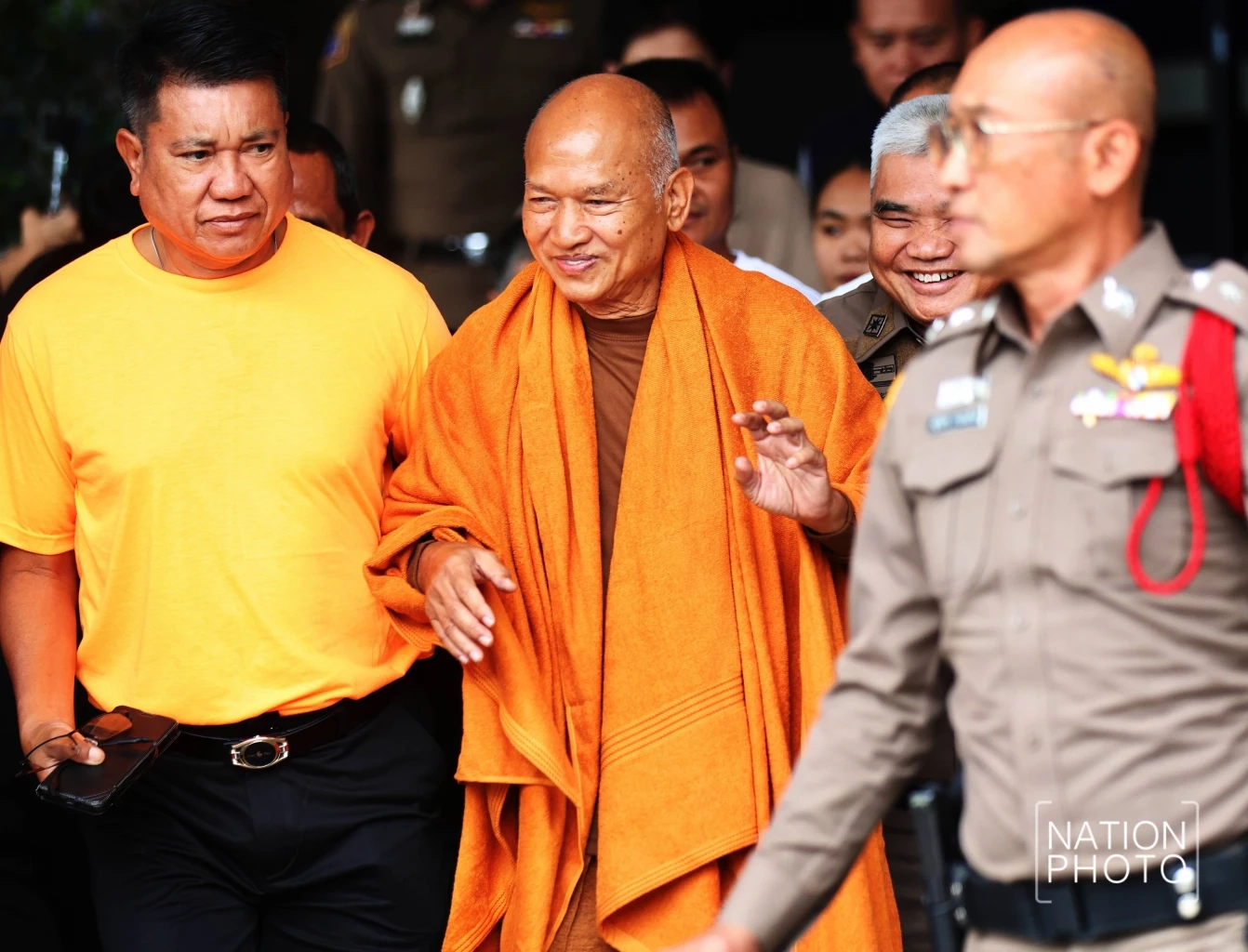 คุมตัว "ทิดจอร์จ-หมอบี" ฝากขังศาลฯ พร้อมค้านประกันตัว หวั่นหลบหนี-ยุ่งพยาน