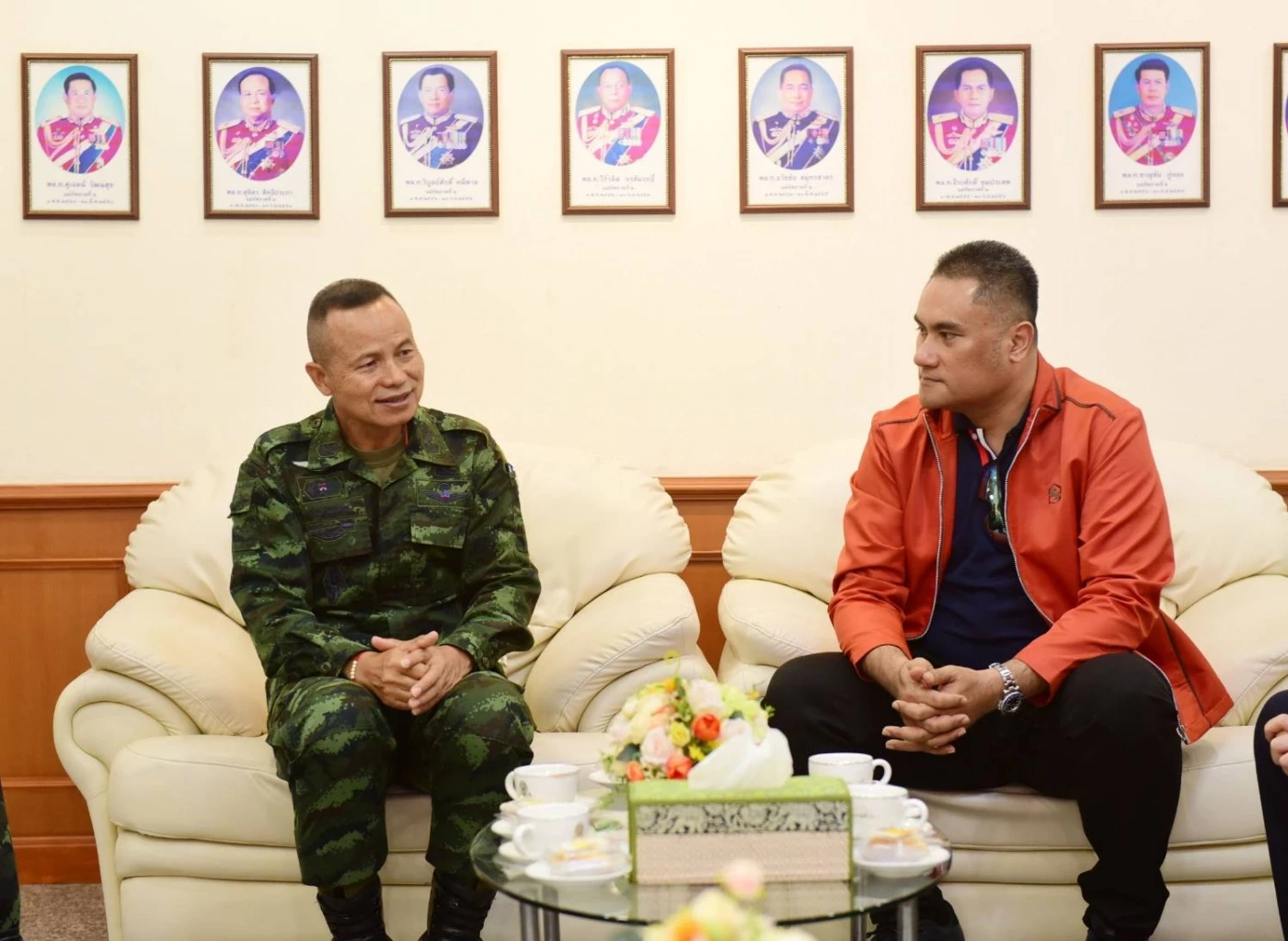 ธอส. มอบเครื่องอุปโภคบริโภค ให้ทหารในพื้นที่ชายแดนไทย – กัมพูชา