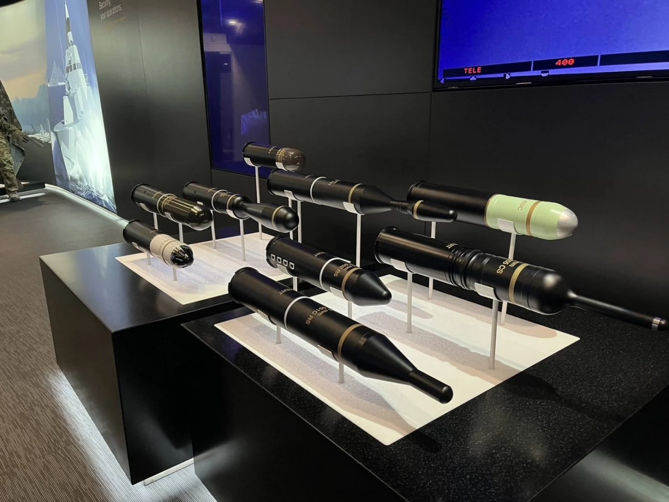 "มาริษ" เยี่ยม สนง.ใหญ่ บริษัทผลิต "กริพเพน"