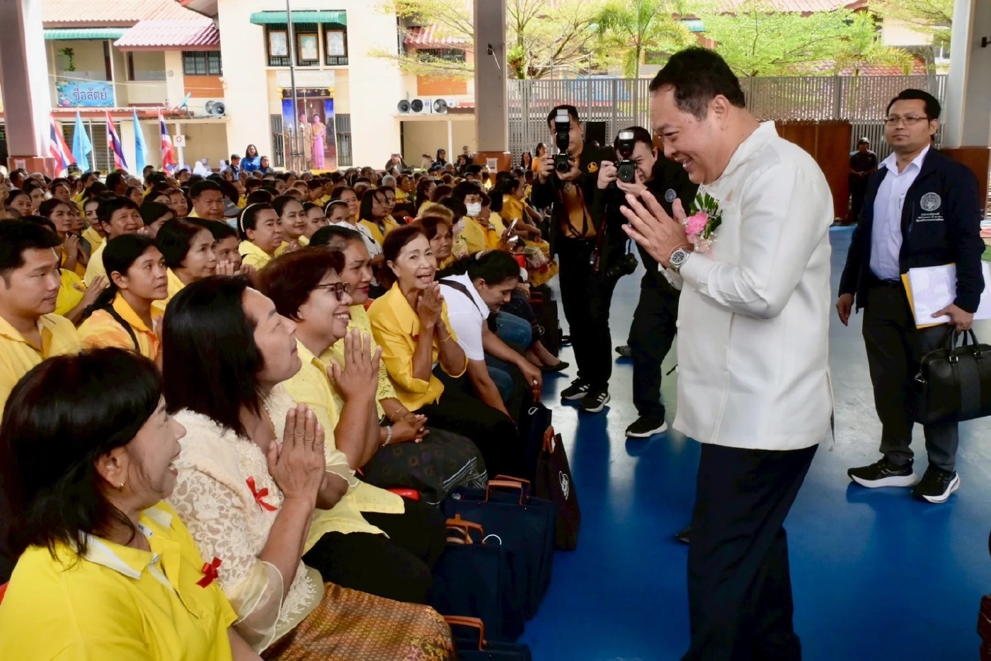 “ทวี”ควง “นิพัทธ์” ทำบุญชายแดนใต้ ย้ำนำบทเรียนอดีตสู่สันติสุข