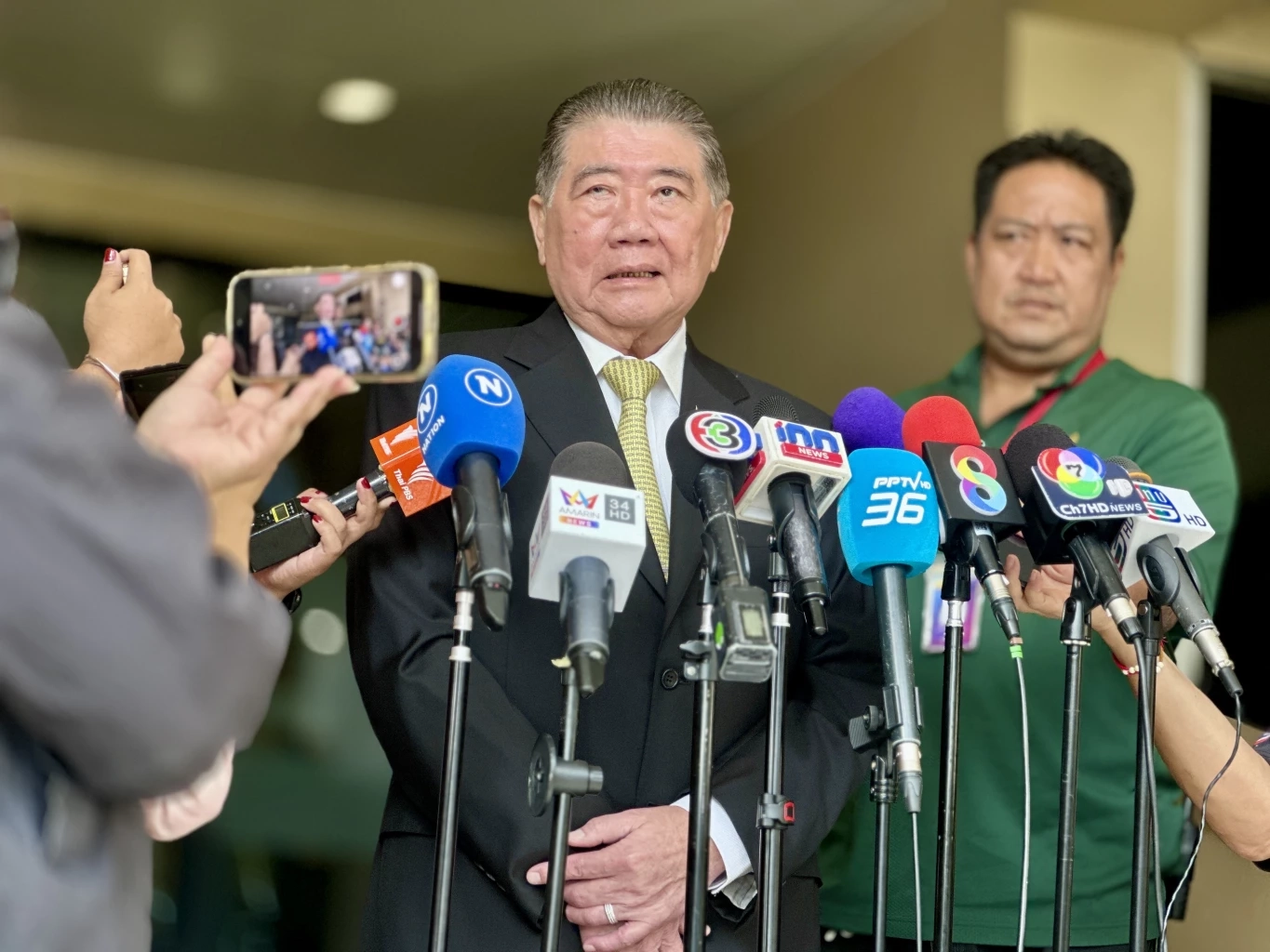 ภูมิธรรม เวชยชัย