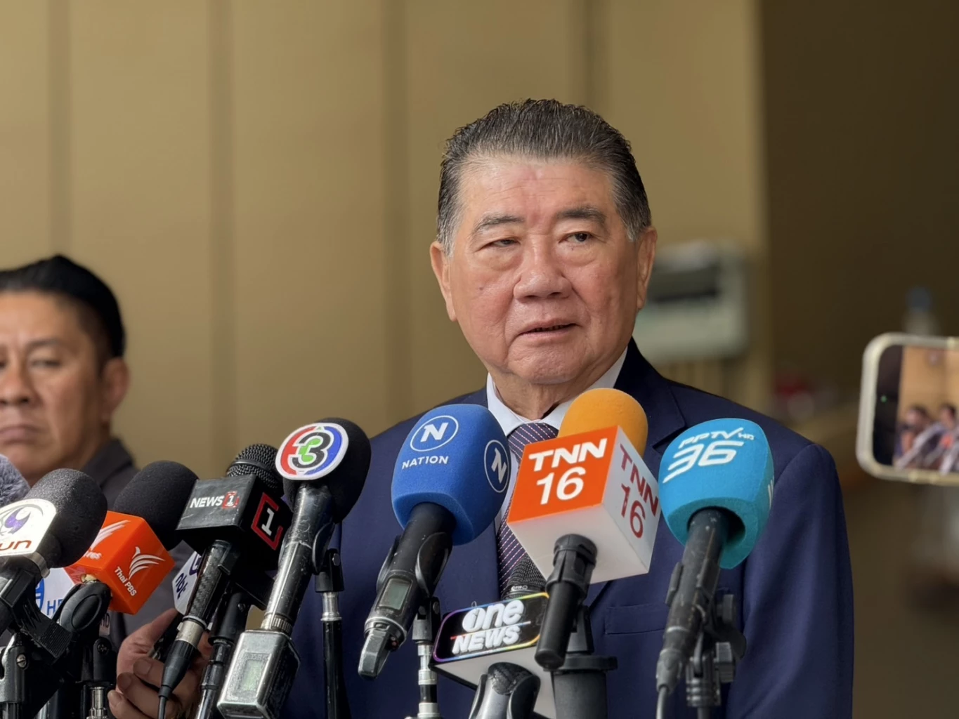 “ภูมิธรรม” อวยพรวันเกิด “นายกฯอิ๊งค์” ขอให้การขึ้นศาลราบรื่น