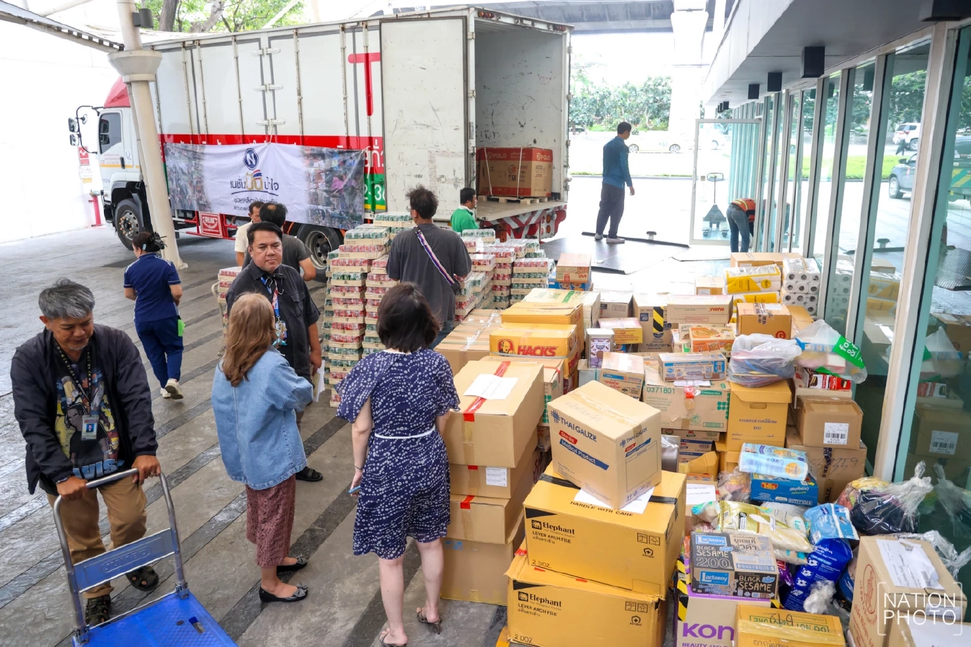 เนชั่นกรุ๊ป ร่วมกับ มูลนิธิเนชั่น ส่งต่อธารน้ำใจช่วยเหลือผู้ประสบภัย