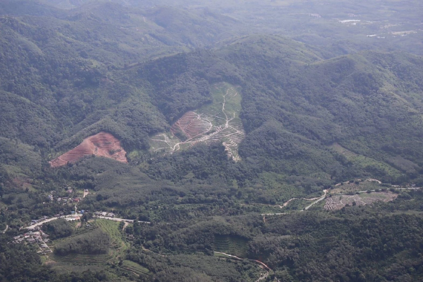 "มทภ.4" บินสำรวจแนวชายแดนนราธิวาสพบ  "ผู้ก่อเหตุรุนแรงขนอาวุธข้ามแดน"