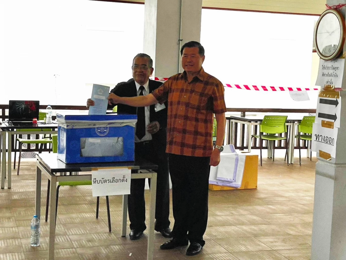 ”นิพนธ์“ ใช้สิทธิเลือกตั้ง "นายกและกรรมการ สภาทนายความ"