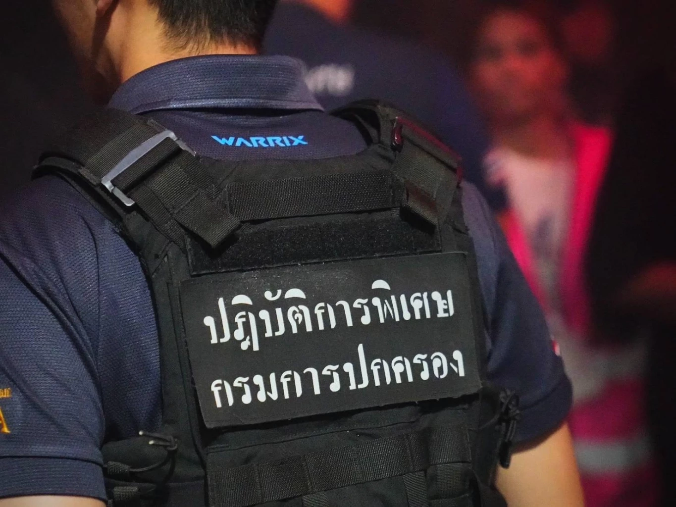 รังสิตมันร้าย! “ZERO DRUG” 8 เดือน 8 ลุย บุกค้นผับเถื่อนรังสิต ยาเสพติดเกลื่อน ฉี่ม่วงนับร้อย