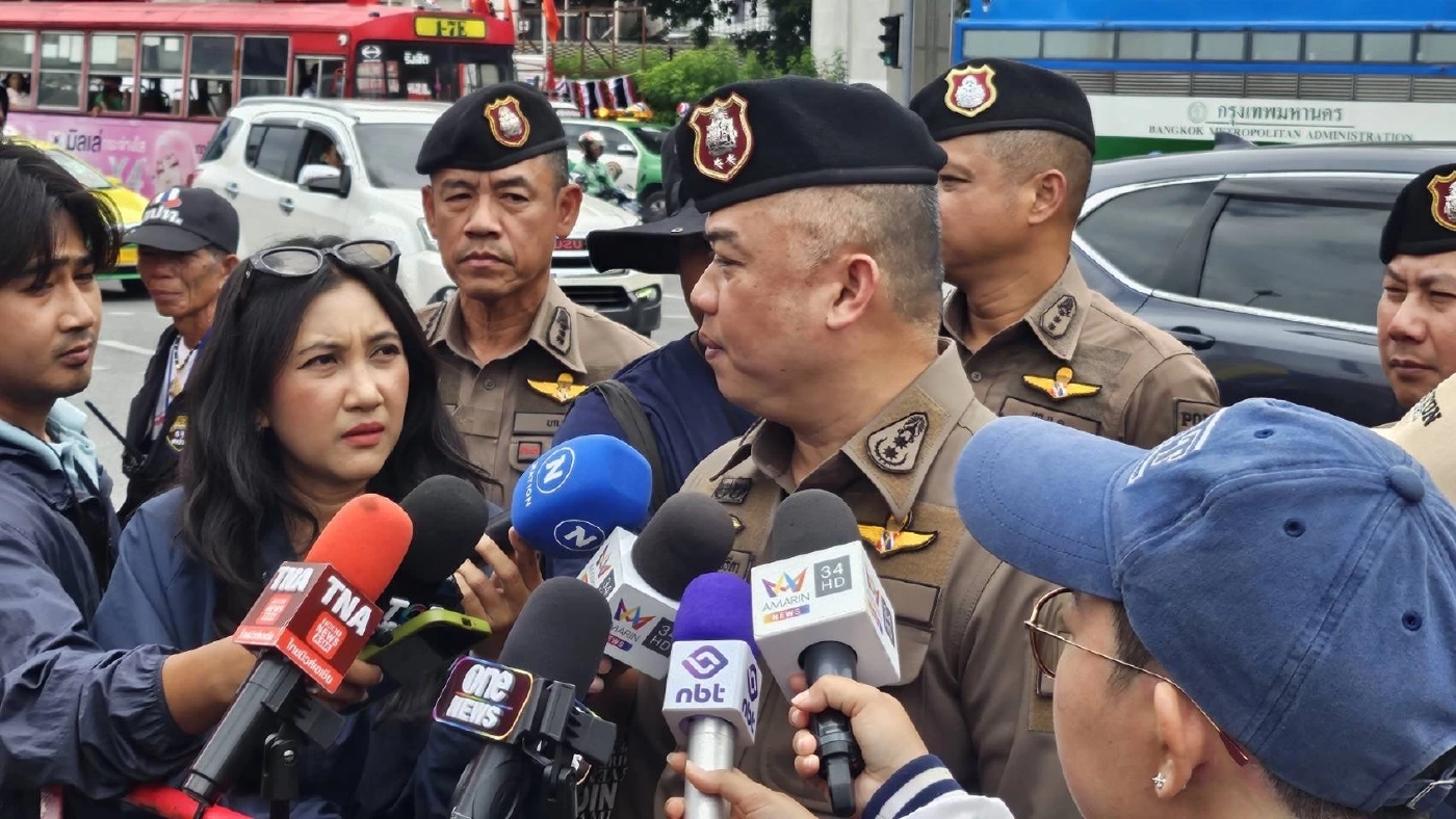 เริ่มแล้ว! ม็อบรวมพลังแผ่นดินฯ ชู 6 ข้อเรียกร้อง ย้ำไม่เอาระบอบทักษิณ