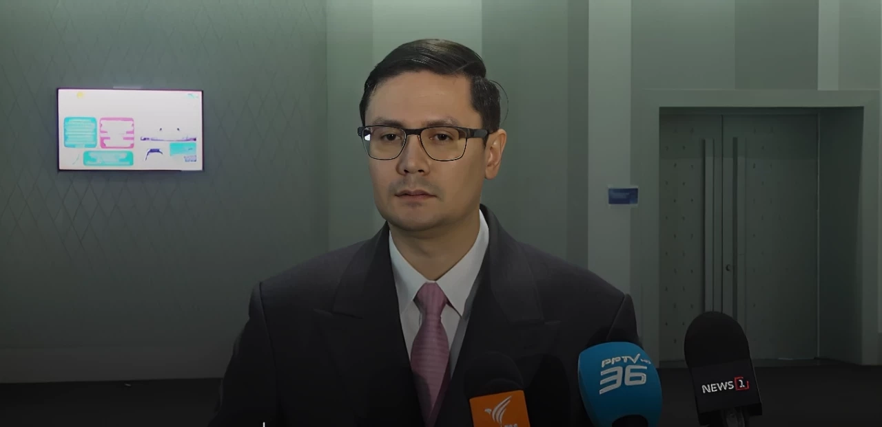 นายรังสิมันต์ โรม รองหัวหน้าพรรคประชาชน ในฐานะประธานกรรมาธิการความมั่นคง 