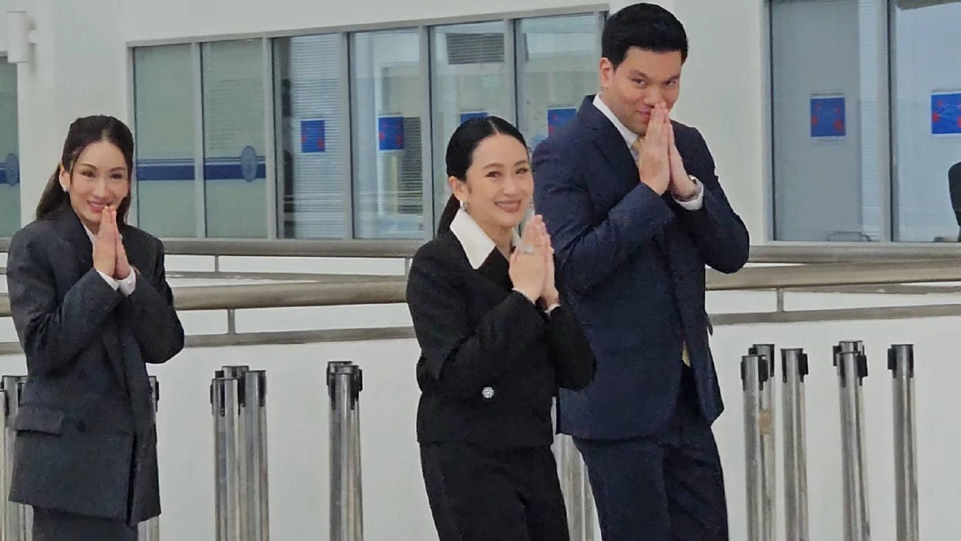 "แพทองธาร" ยิ้มแป้นพยักหน้ารับ ขึ้นไต่สวนพยานศาล รธน.เรียบร้อย