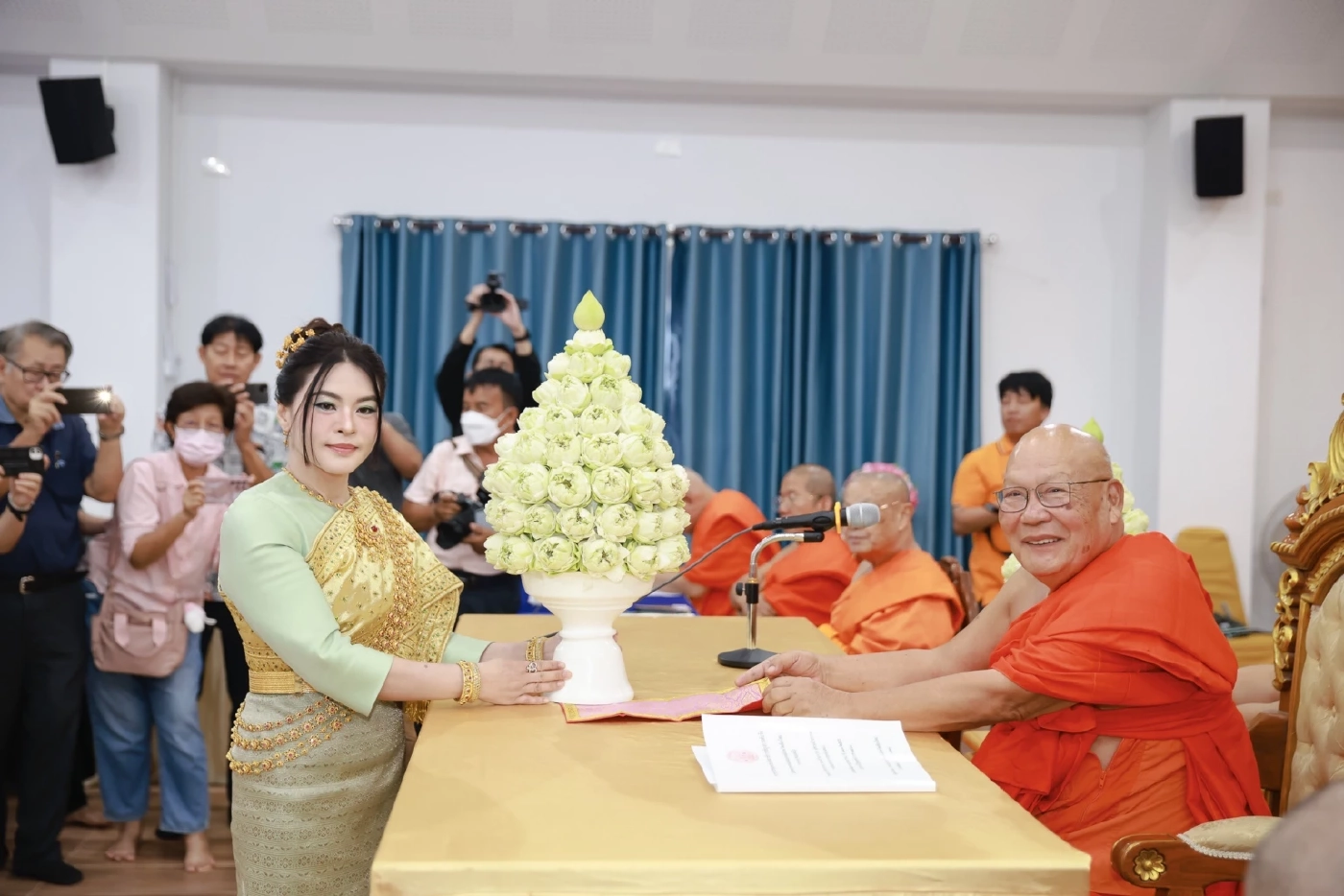 หัวหน้าพรรคก้าวอิสระ ให้กำลังใจคณะสงฆ์จังหวัดเชียงใหม่