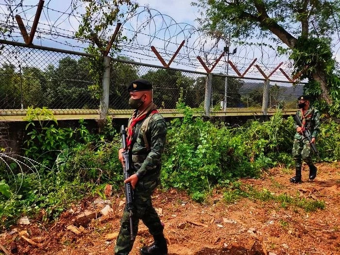 "โรม" ชี้ สร้าง "รั้วชายแดน" ไทย-กัมพูชา ต้องตอบโจทย์จัดการ "สิ่งผิดกฎหมาย" ได้ ไม่ใช่แค่ "กันคนข้าม"